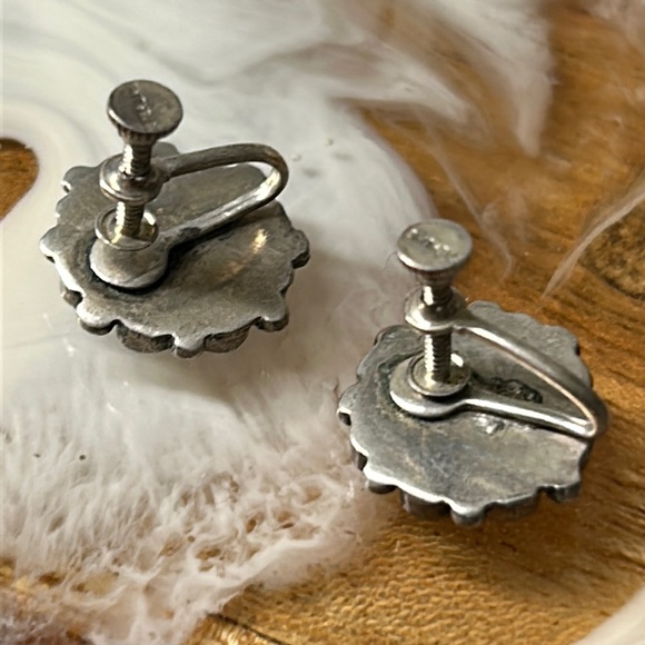 🖤Navajo Sterling silver turquoise screw-back earrings - Picture 5 of 9